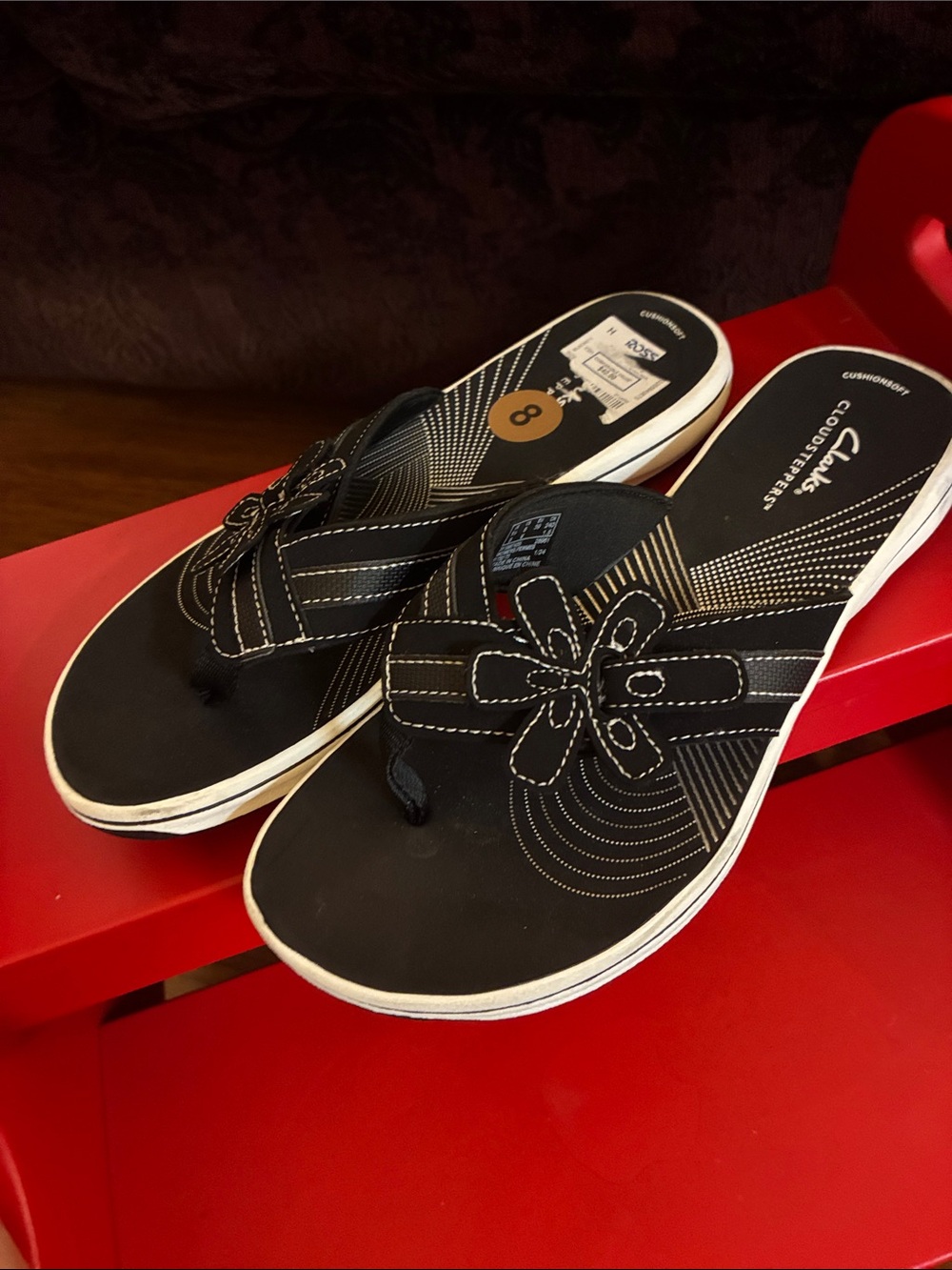 Clarks Black Floral Stitch womens Thong Sandals NWT size 8